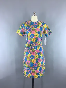 1960s Vintage Mod Daisy Floral Print Day Dress