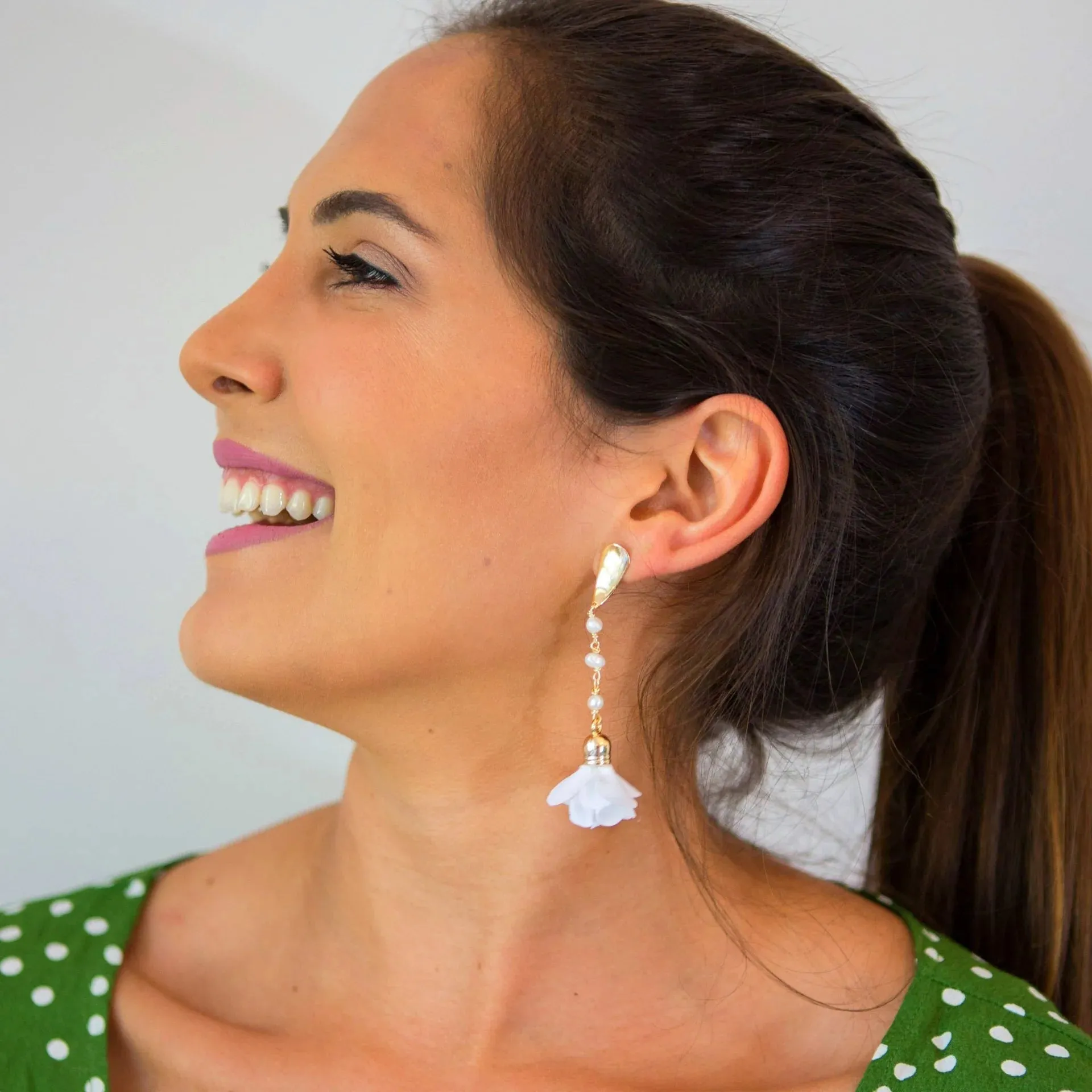 Ale Flower & Crystal Earrings - White