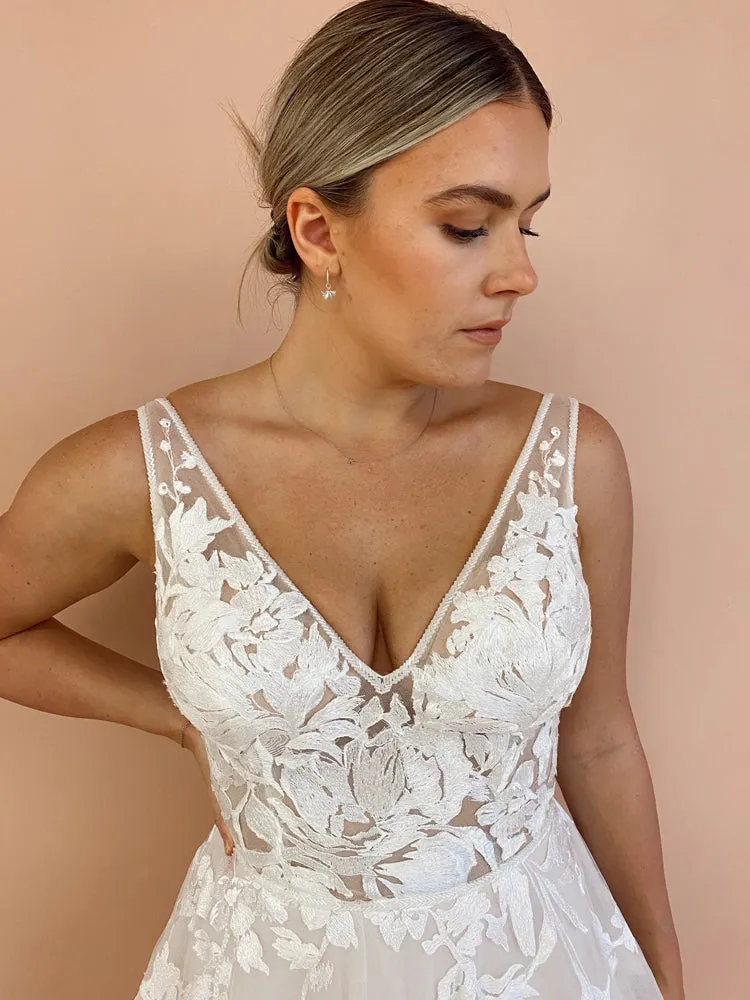 Brand New! Dress 912: Maggie Sottero "Sasha" waist 26