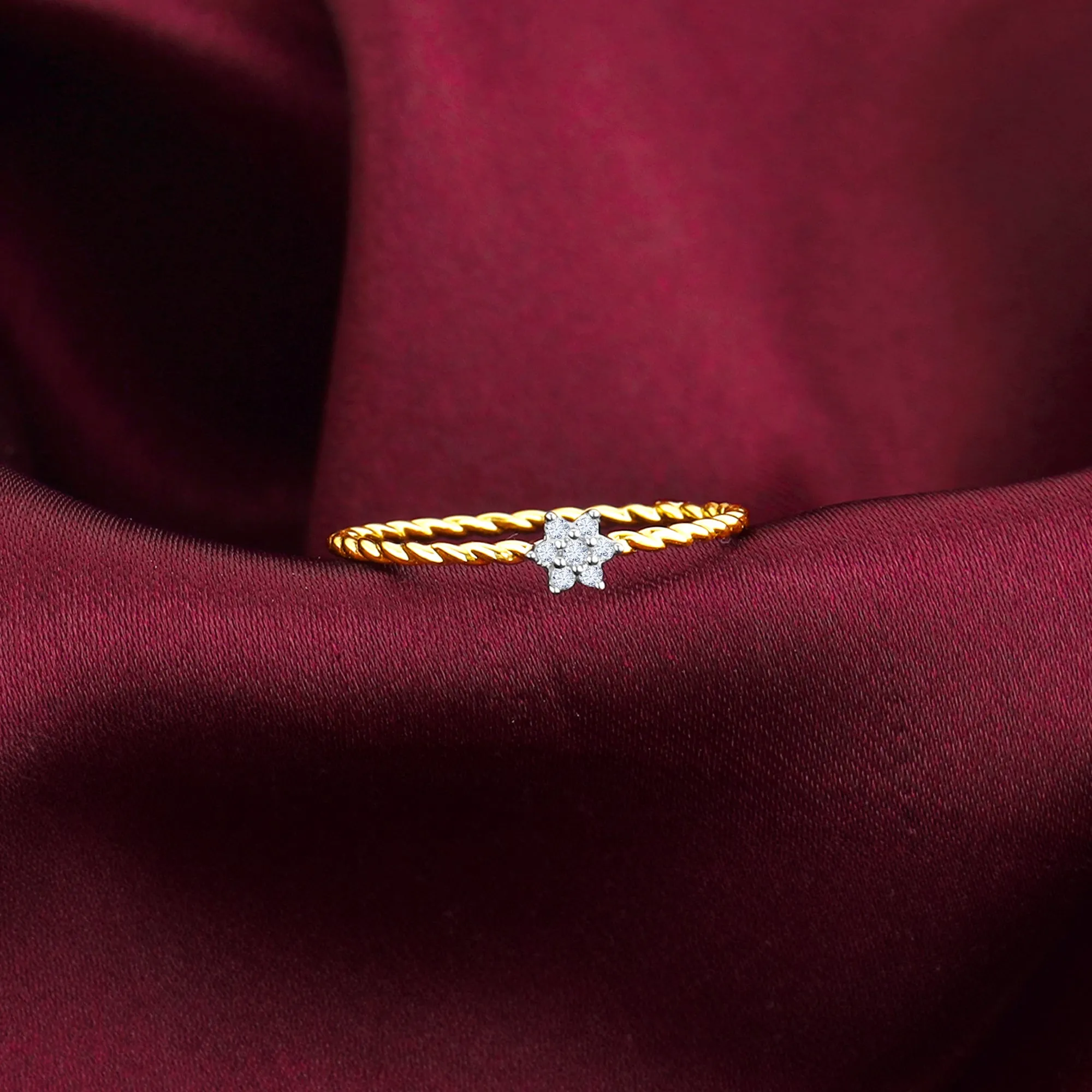 Gold Classic Floret Diamond Ring