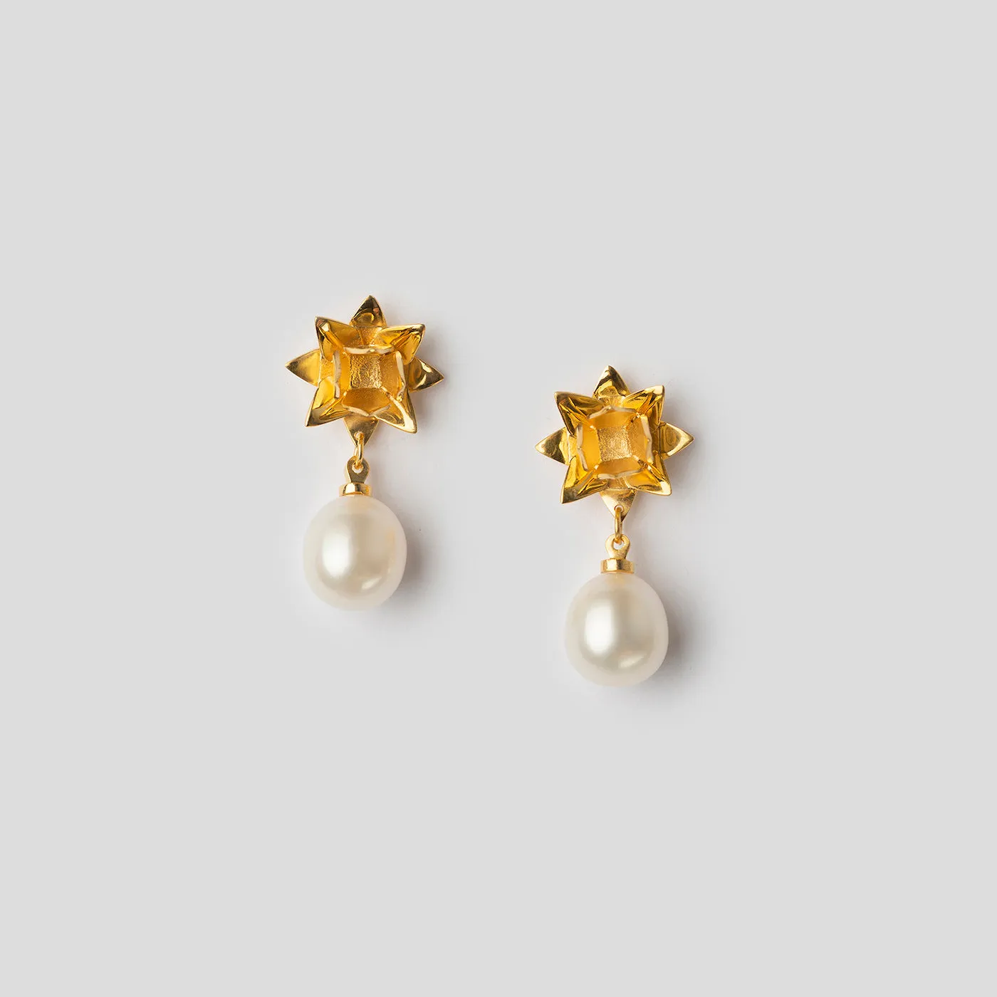 Lotus Pearl Studs - Gold