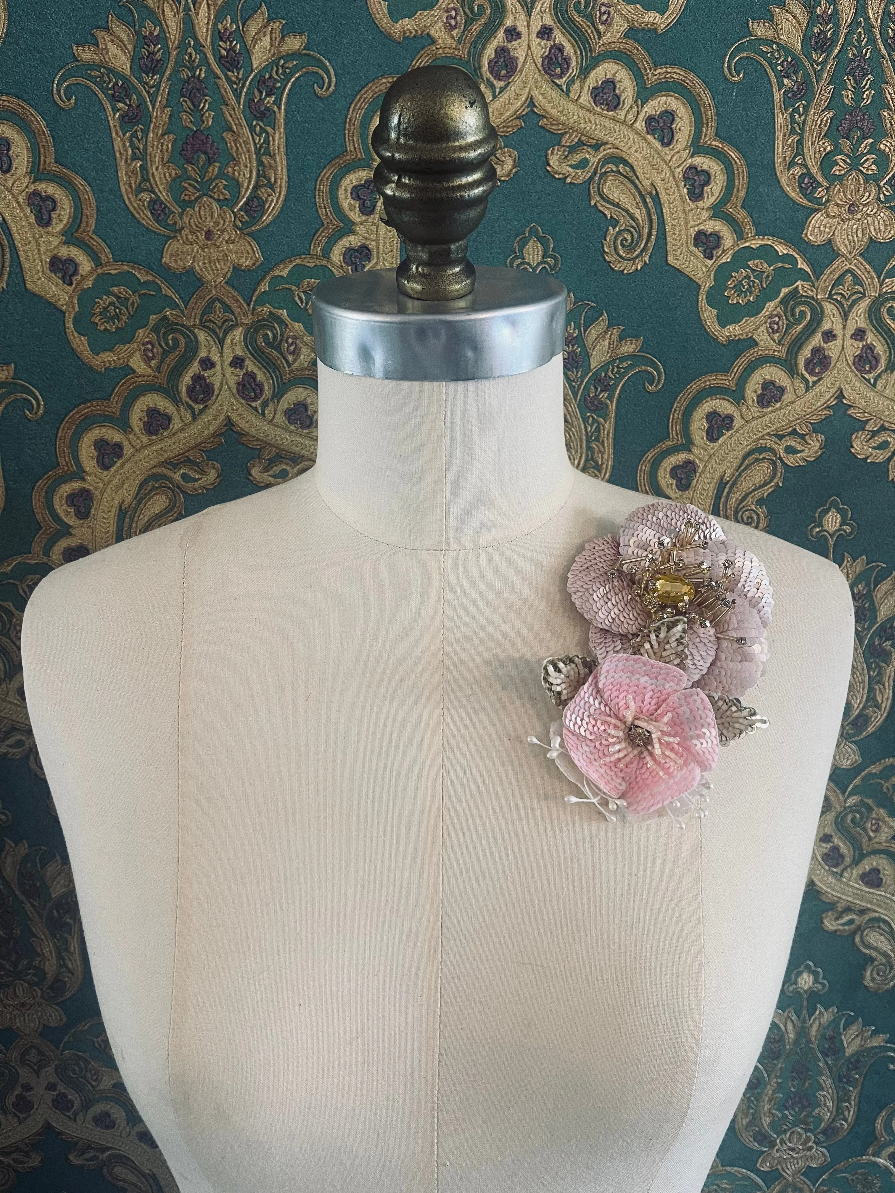 Tesoro Ingioiellato Flower Brooch
